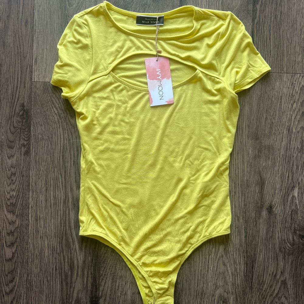 Blue Blush Neon Green/Yellow Short Sleeve Bodysuit - Size Medium